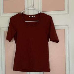 UNIQLO red fitted shirt, size Medium.